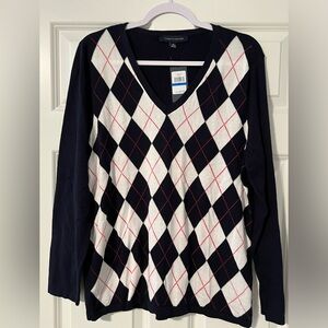 Brand New! Women’s V-neck Tommy Hilfiger Argyle Sweater size XL